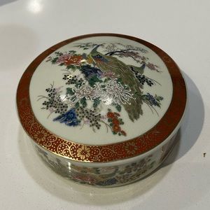 Satsumu Peacock Floral Design Trinket Box Lid Colorful Red Gold vintage